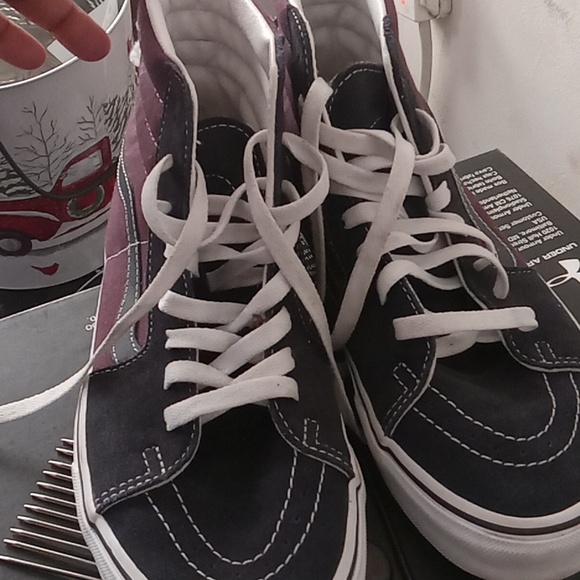 Blue and purple vans - Picture 3 of 3